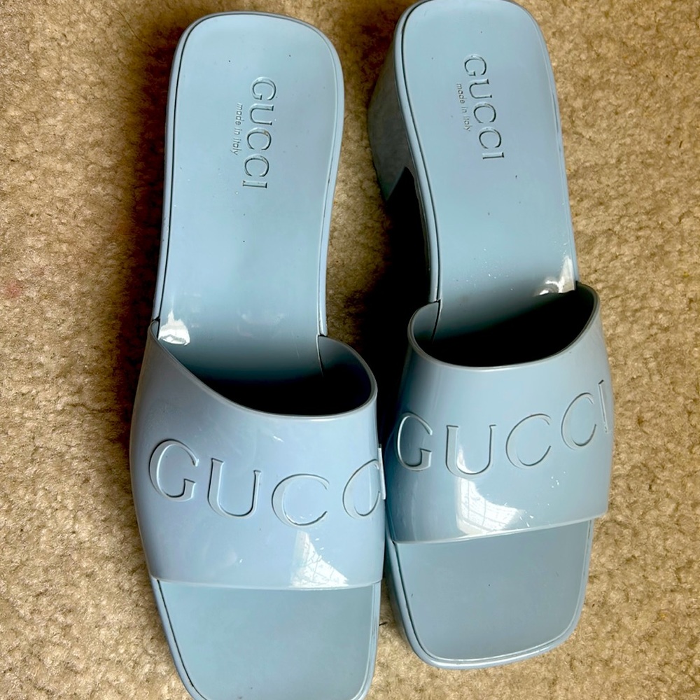 Worn 4 times. Good condition